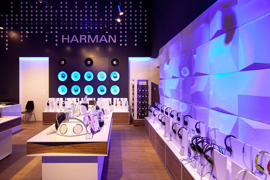 Harman Club.